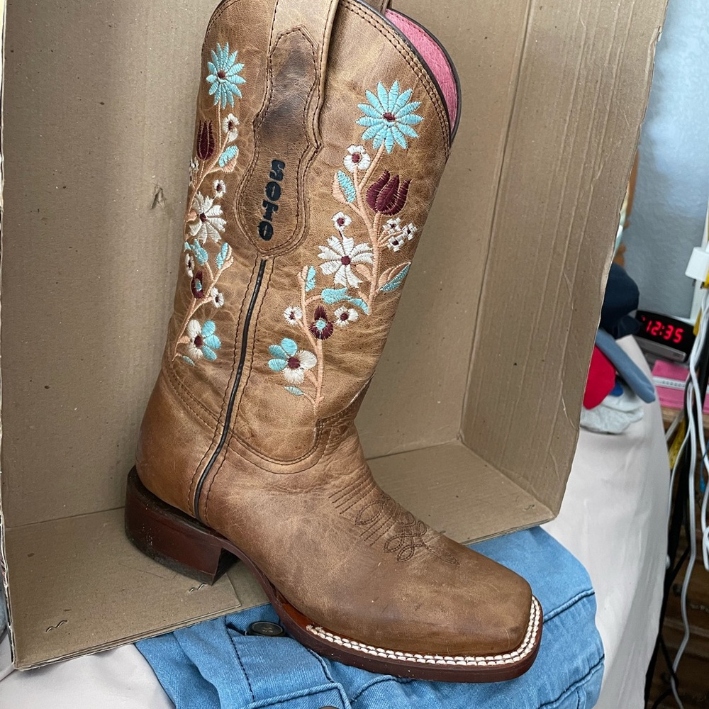 Mexican cowboy boots.